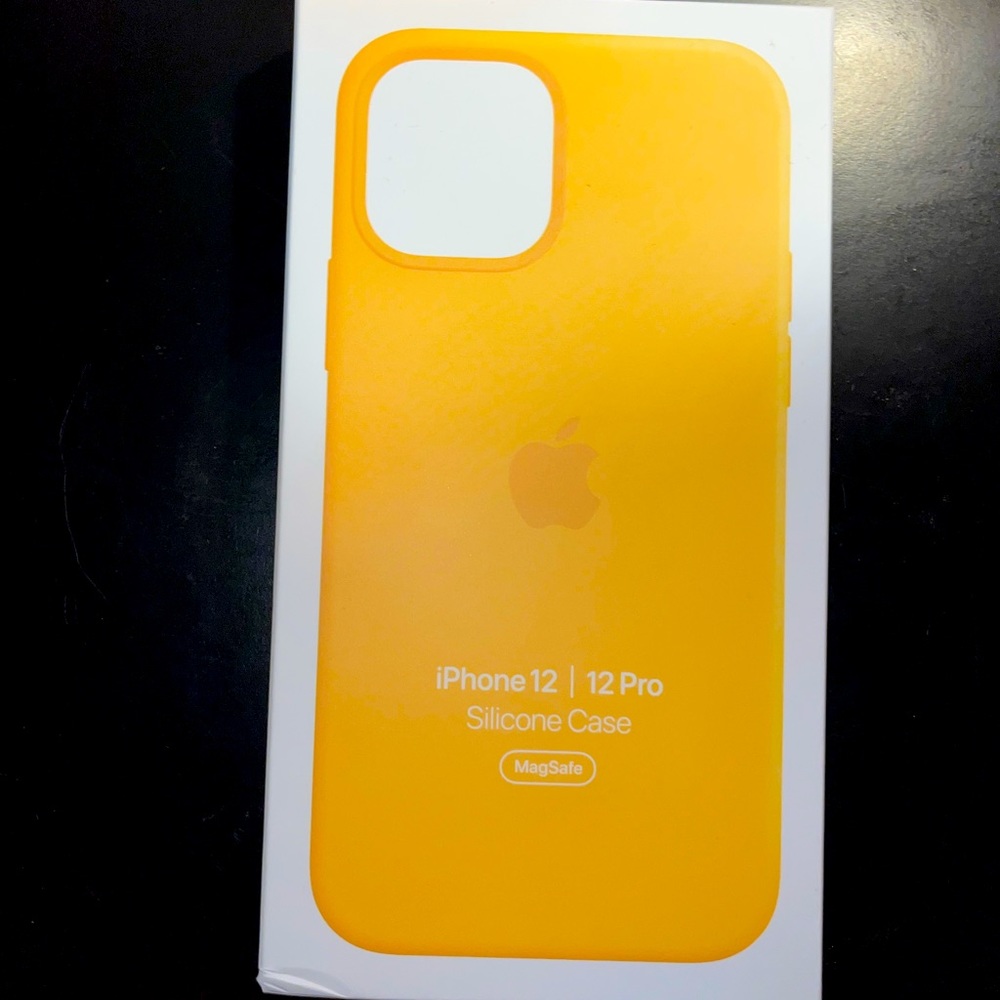 iPhone 12/12 Pro MagSafe Silicone Case